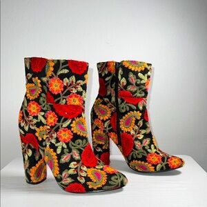 JustFab Floral Embroidered Ankle Boots - Black and Red Sz 7.5
